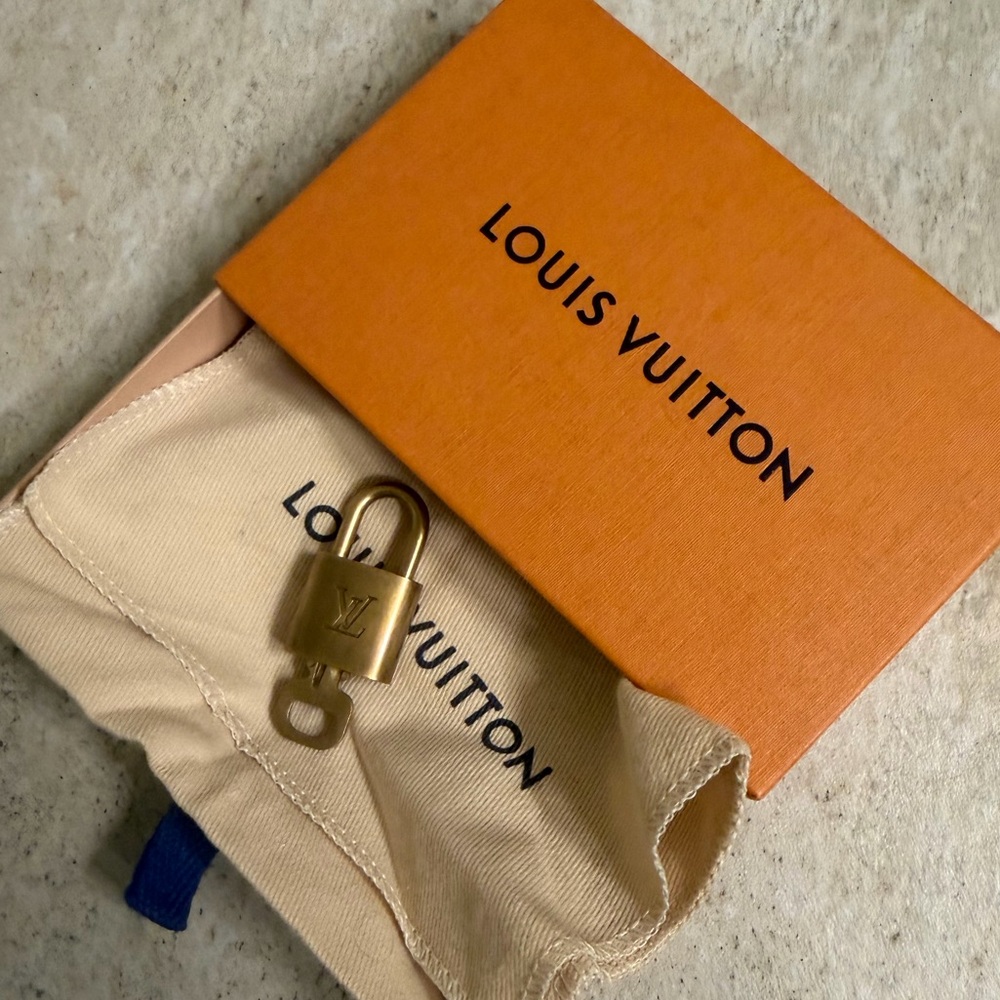 Louis Vuitton Lock & Key - Picture 2 of 5